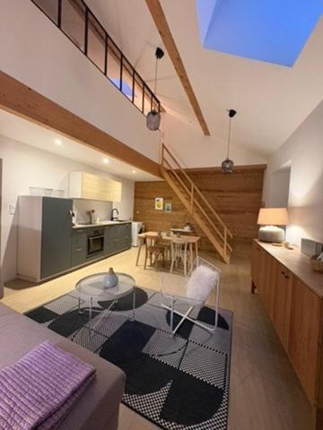 Duplex cosy pour 2 personnes à Rochejean (Duplex cosy pour 2 personnes a Rochejean) in Longevilles-Mont-d'Or