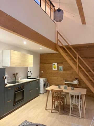 Duplex cosy pour 2 personnes à Rochejean (Duplex cosy pour 2 personnes a Rochejean) in Longevilles-Mont-d'Or