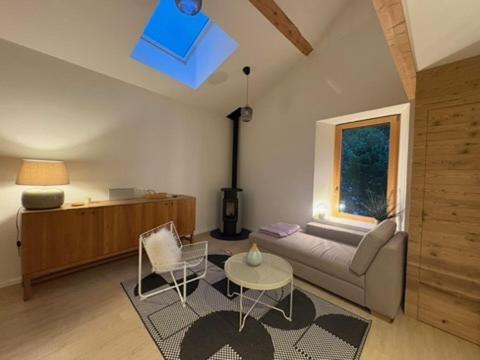 Duplex cosy pour 2 personnes à Rochejean (Duplex cosy pour 2 personnes a Rochejean) in Longevilles-Mont-d'Or