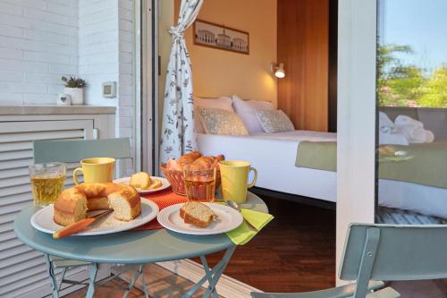 Delmirani's Book Apartments - Vatican View 5