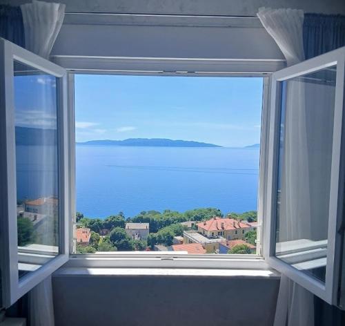 Apartment Lilly in Rijeka with Amazing View – khách sạn tại Rijeka Beachfront