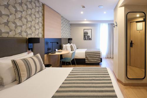 1 double bed, 1 twin bed
