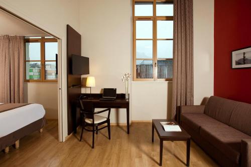 2 bedrooms, 3 beds