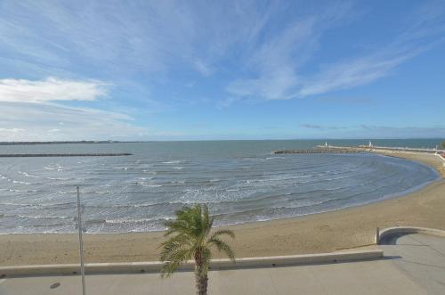 Méditerranée 37 - T2 3ème étage garage et vue mer! - Location saisonnière - Le Grau-du-Roi