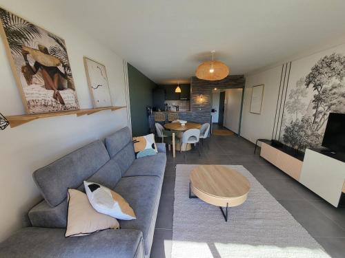 Appartement T3 avec balcon, Clim, Vue mer et port