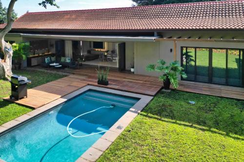 CasaDulce Zimbali- Exquisite 4 bedroom home with expansive yard and pool – khách sạn tại Port Zimbali