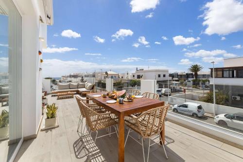 CoastLight Rooftop by Bayside Modern Penthouse