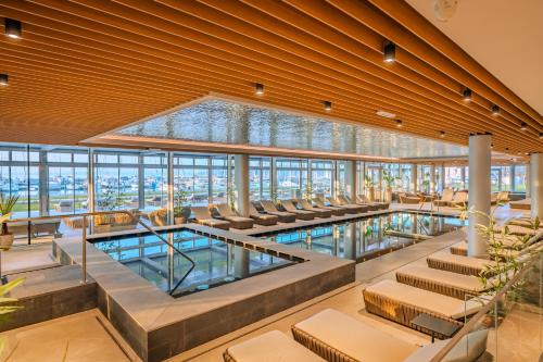 スイミングプール, BIRGÉS HOTEL Lifestyle and View (BIRGES HOTEL Lifestyle and View) in バラトンフレッド