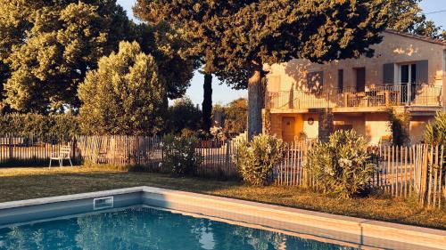 Maison Poumo, Piscine, clim & padel privé,12 pers - Location saisonnière - L'Isle-sur-la-Sorgue