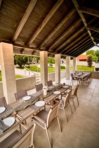 Balkons/terase, YAMM Pool House in Mala Ivanča