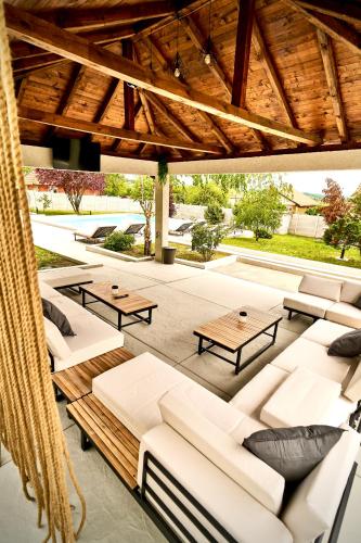 YAMM Pool House in Mala Ivanča