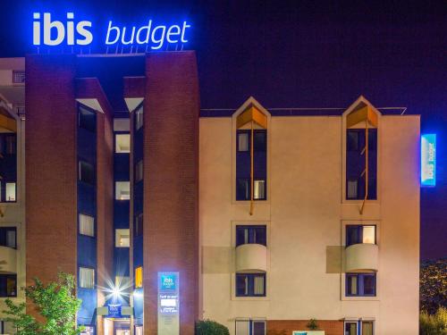 Фасада на хотела, ibis budget Marne-la-Vallée Noisy-le-Grand in Ноази льо Гран