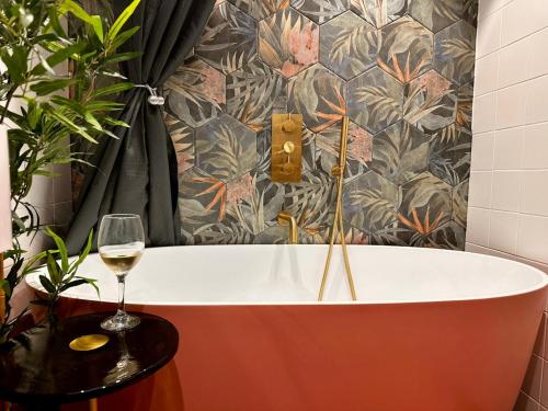 Romantic Boutique Cottage with pink roll-top bath-Hastings Old Town – khách sạn tại Old Hastings
