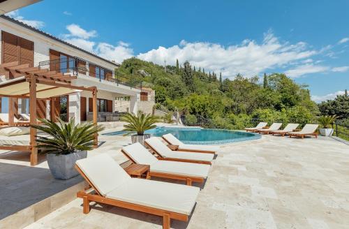 Lux Olive Garden Villa