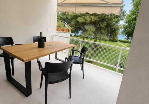 Vrt, Seaside Almyra Stay with pool Agioi Theodoroi in Isthmia