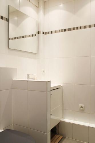 Parisian Duplex Stay Close to Transport - image 6