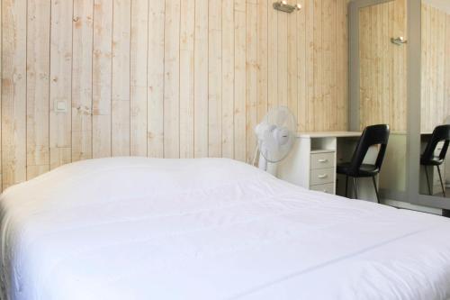 Parisian Duplex Stay Close to Transport - image 7