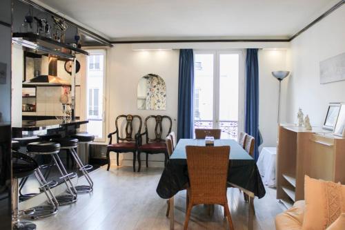 Parisian Duplex Stay Close to Transport - main image