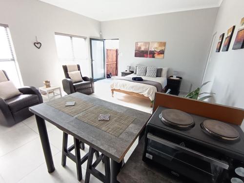 Silver Oaks Best of Both Worlds in Long Acres Country Estate