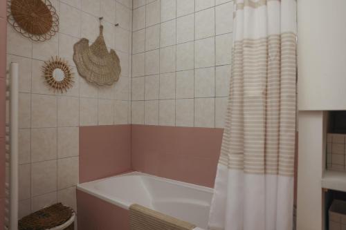 Apartment in the heart of Saint-Michel - image 2