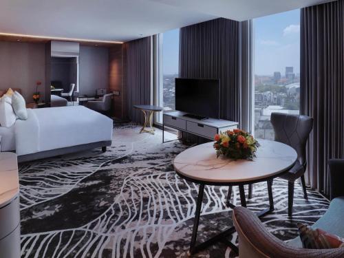 MOVENPICK SURABAYA CITY Room Type - Deluxe King Suite
