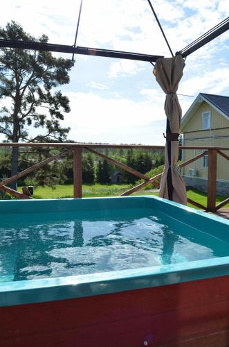 . Tiny House with Private Sauna & Hot Tub near Archipelago Trail