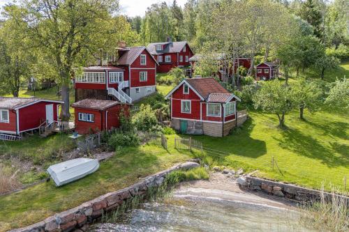 Traditional Archipelago House Waterfront Sauna in Laggarsvik
