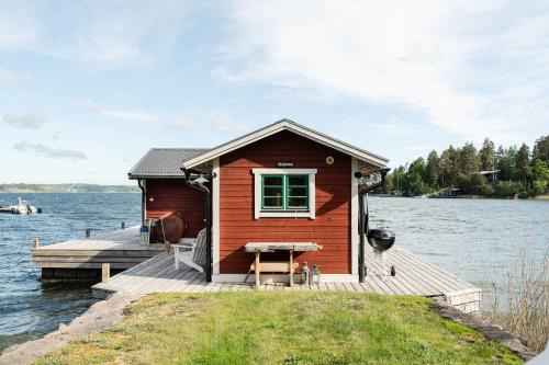 Traditional Archipelago House Waterfront Sauna in Laggarsvik