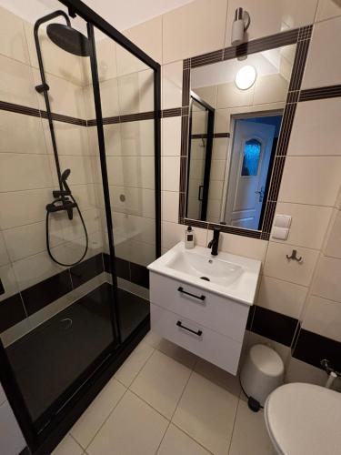 Zuhanyzó, VILLA AURELIA Pokoje i Domki w Mielenku - blisko plazy in Mielenko