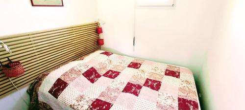 Charming 2-room apartment with balcony in the city - image 5