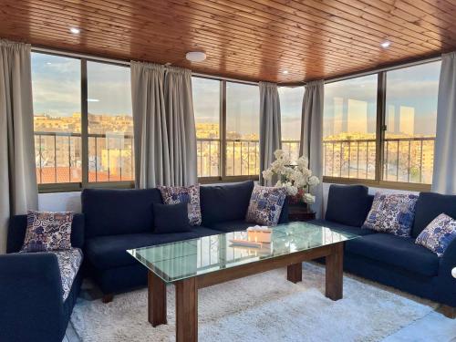 Rooftop apartment with views – khách sạn tại Al Jurn