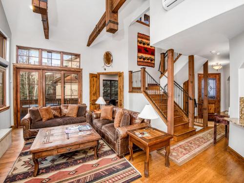 Alpine Drive Chalet - image 3