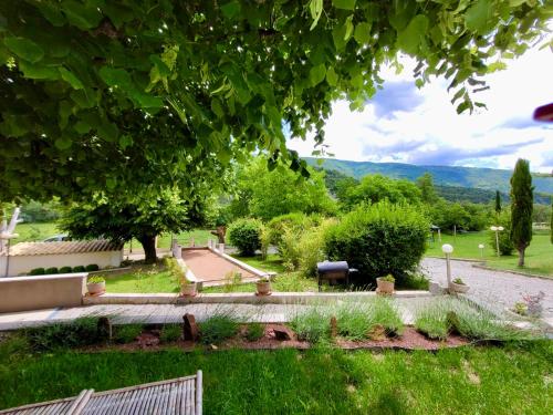 Kilátás, Gîte des Anges, Domaine de la Méouge, piscine et accès direct rivière (Gite des Anges, Domaine de la Meouge, piscine et acces direct riviere) in Barret-sur-Méouge