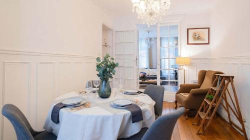 Luxury Parisian Flat Golden Triangle - image 5
