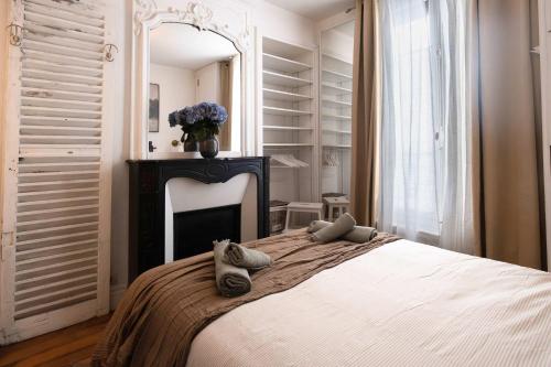 Luxury Parisian Flat Golden Triangle - image 12