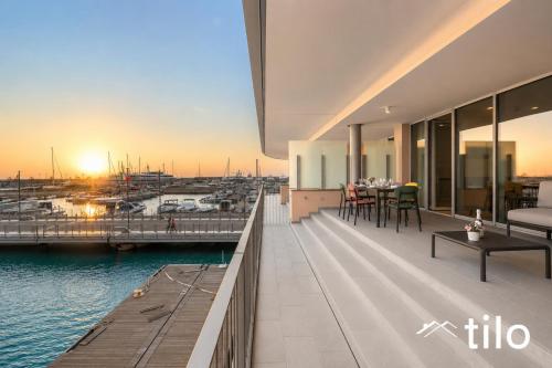 Waterfront Lux •1BR •A/C • Gym • Parking • By Tilo