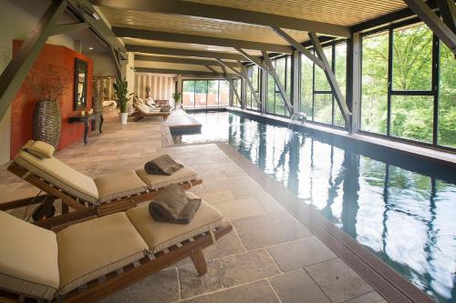 Peldbaseins, Hotel le Saint Cirq in Saint-Gery