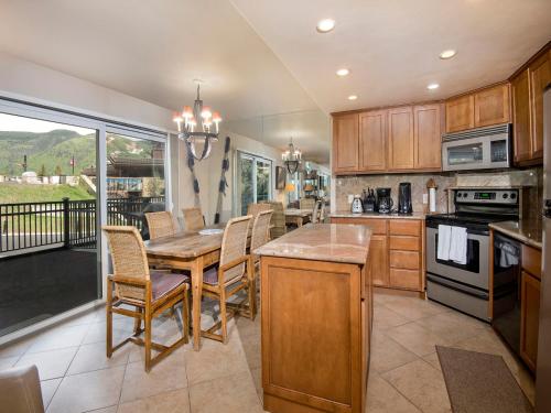 Vantage Point Condo 105 - image 5