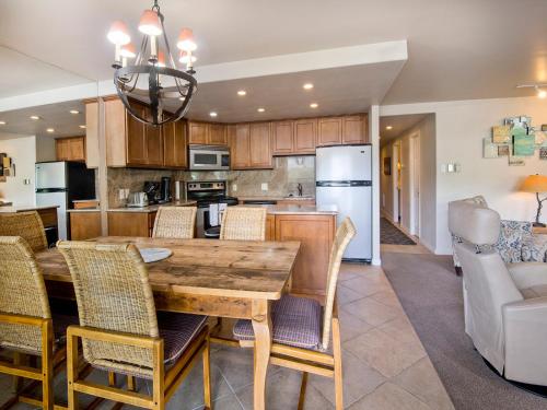 Vantage Point Condo 105 - image 8