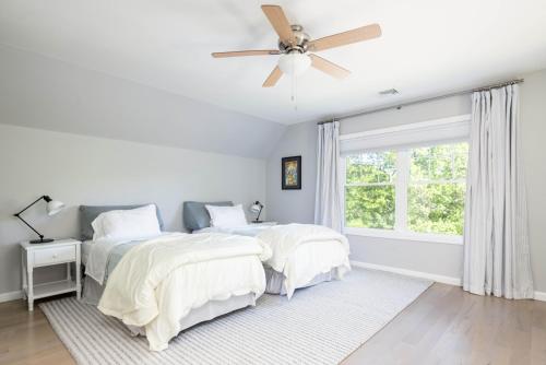 Luxury retreat with heated pool steps to the Beach in Hemptonbeja (NY)