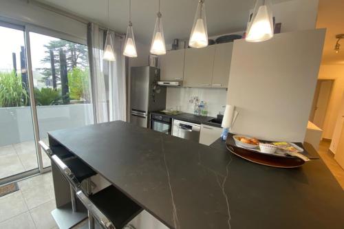 Apartment with Pool and Terrace in Montpellier in La Pompignane