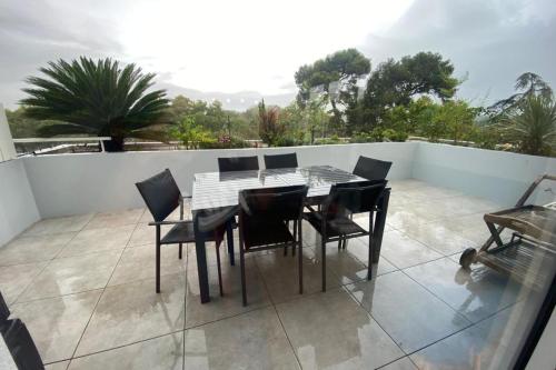 Apartment with Pool and Terrace in Montpellier in La Pompignane