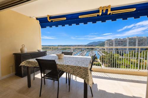 Apt 8 guests sea view & pool 10 minutes from Cannes - image 5