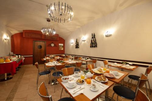 Food and beverages, Priscilla Hotel in Via Veneto