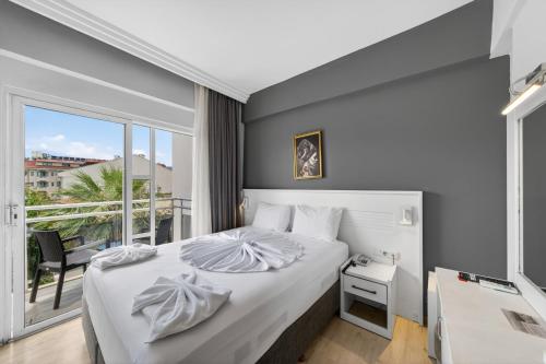 Double room, pool view