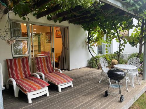 Benevolent Stylish Cottage — other in 19 Constantia Avenue, Stellenbosch South Africa, 7600