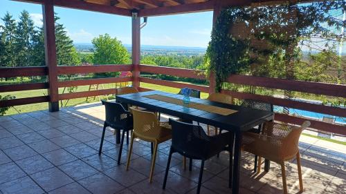 Holiday Home Tilia - pool & view in Popovaca