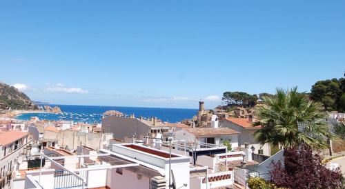 Lets Holidays Big Terrace House and 2 Parking