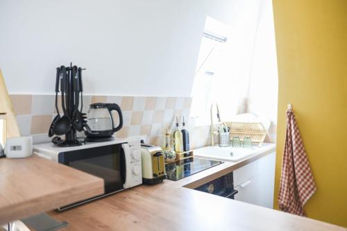 Apartment for 4 - near Square des Batignolles - image 7