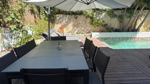 Villa typique et très spacieuse, avec piscine privé en front de mer